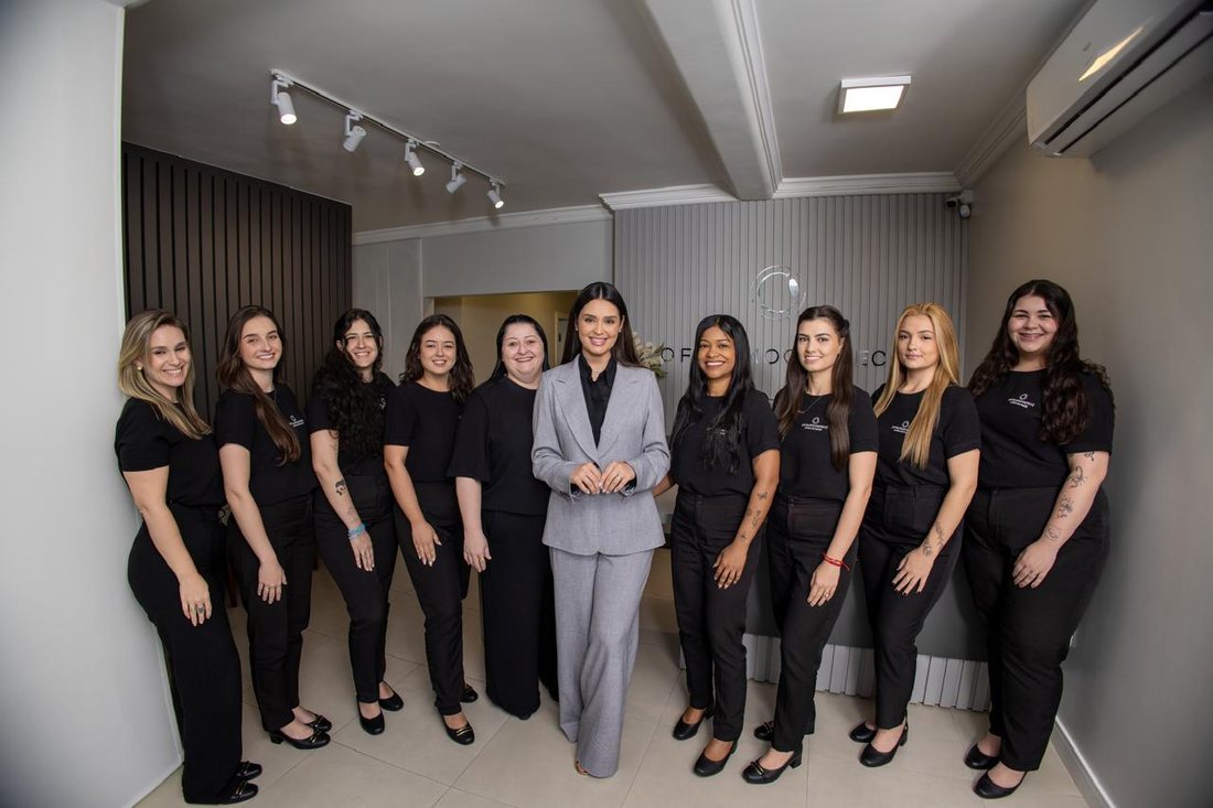 Dra. Harymy Barros com sua equipe completa em Chapecó
